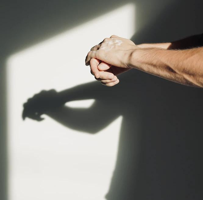 Body Oil vs. Body Lotion: Let's Weigh the Benefits